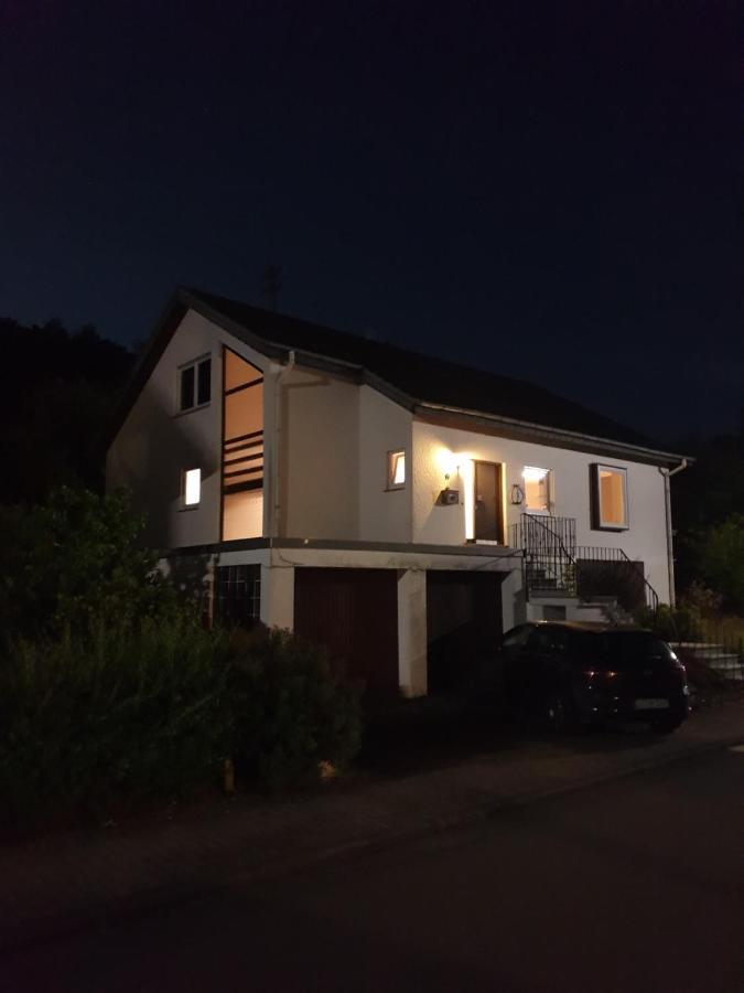 Andinas Ferienwohnung In Ruhiger Lage Direkt Am Wald Wilnsdorf Екстериор снимка